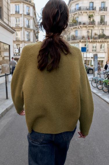 PULL EN MAILLE À BOUTONS - Vert moyen de Zara - Image 2