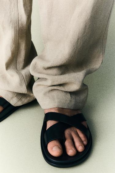 SANDALIA TIRAS - Negro de Zara