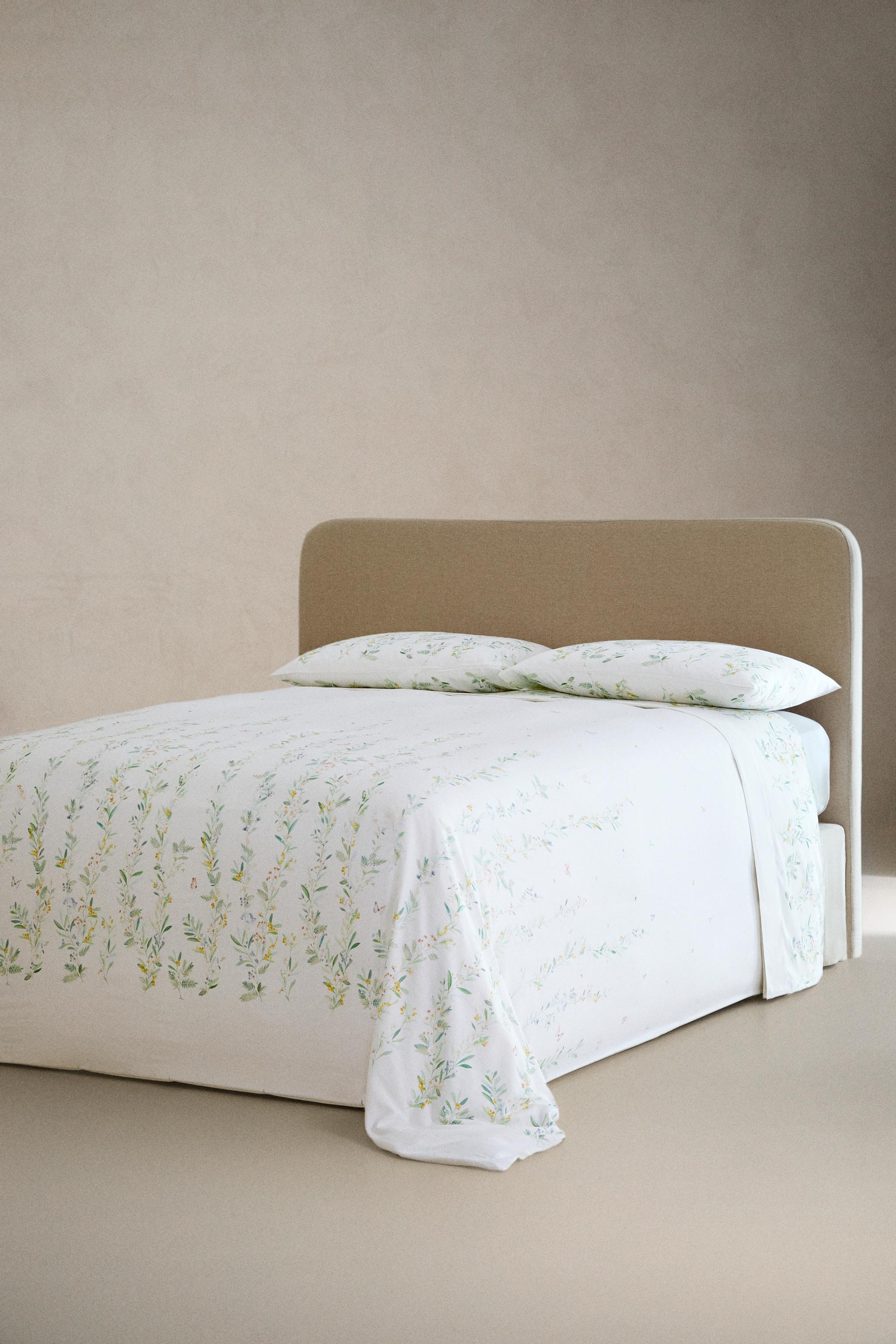 DRAP DE DESSUS SATIN FEUILLES ET FLEURS
