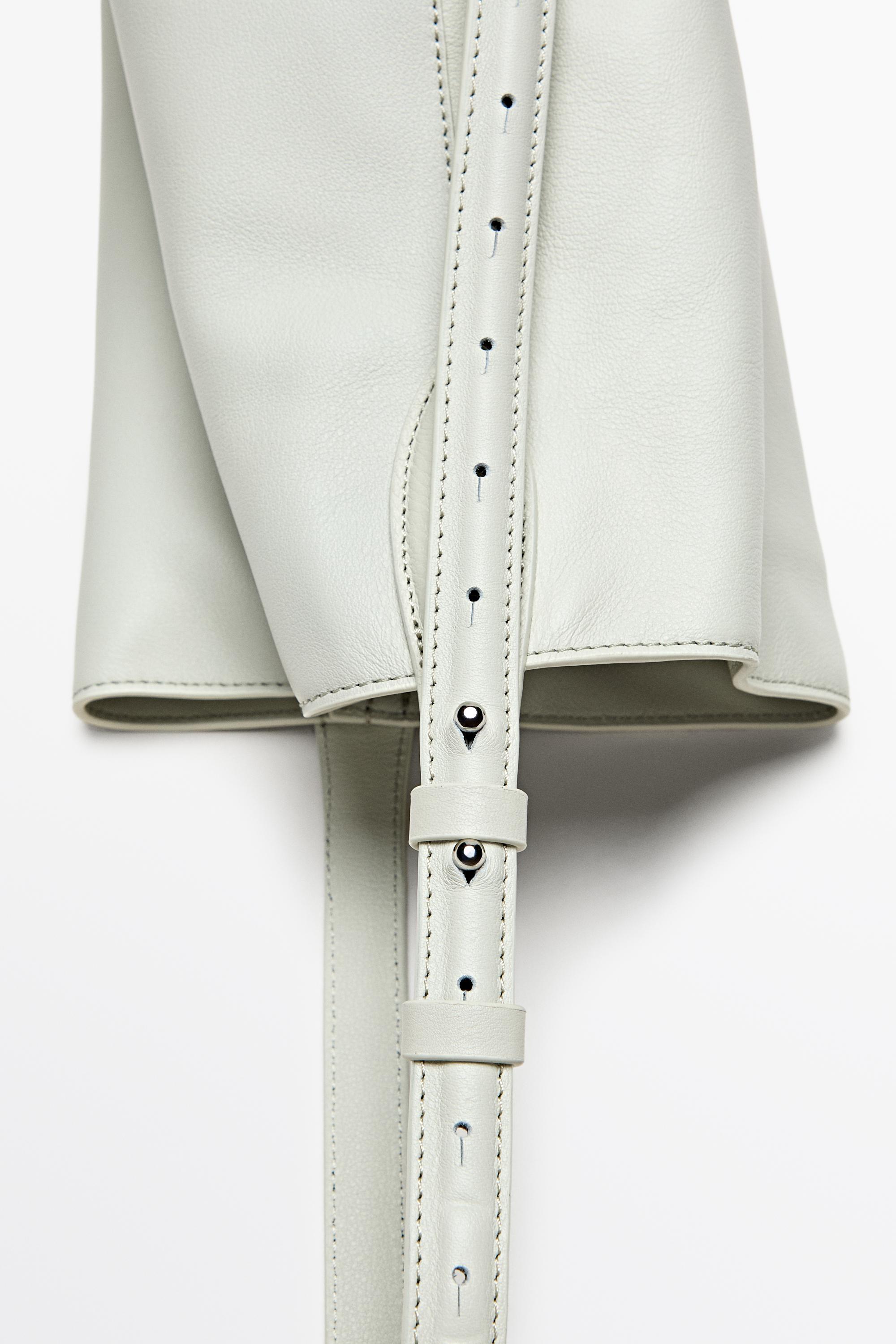 Mini sac seau en cuir nappa