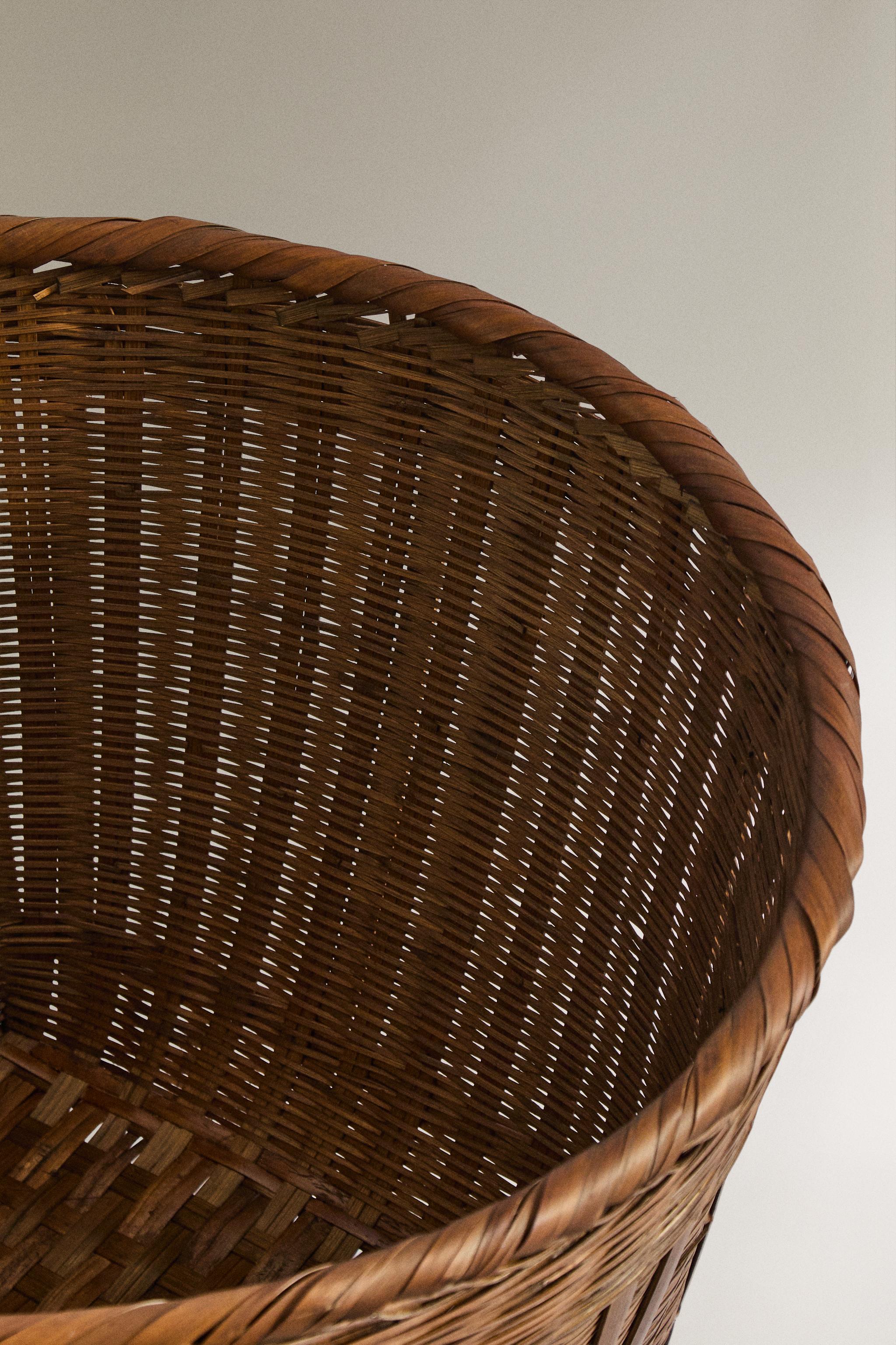 WOVEN BASKET