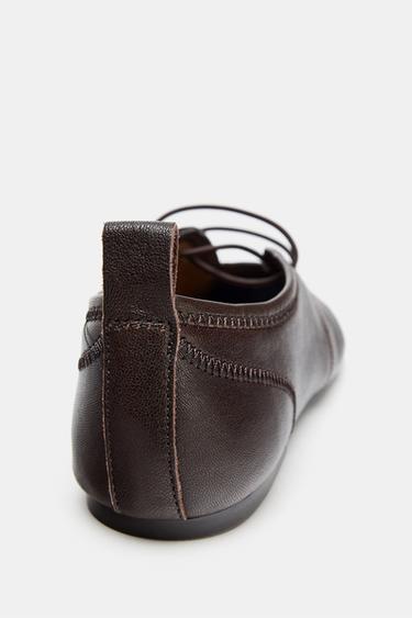 BALLERINES EN CUIR À LACETS - Marron de Zara - Image 4