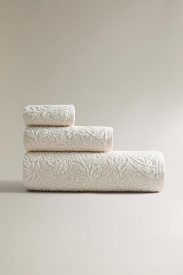FLORAL JACQUARD BATH TOWEL - Ivory by Zara