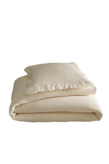 KIDS’ MINI WAFFLE TEXTURE BEDSPREAD WITH RUFFLE TRIM - Ecru by Zara