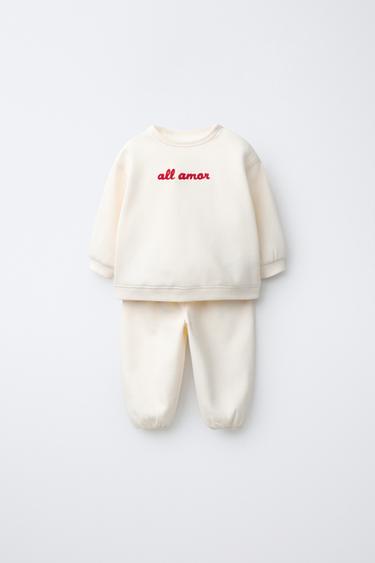 סט סווטשירט ומכנסיים עם טקסט רקום - בז' בהיר של Zara - תמונה 0