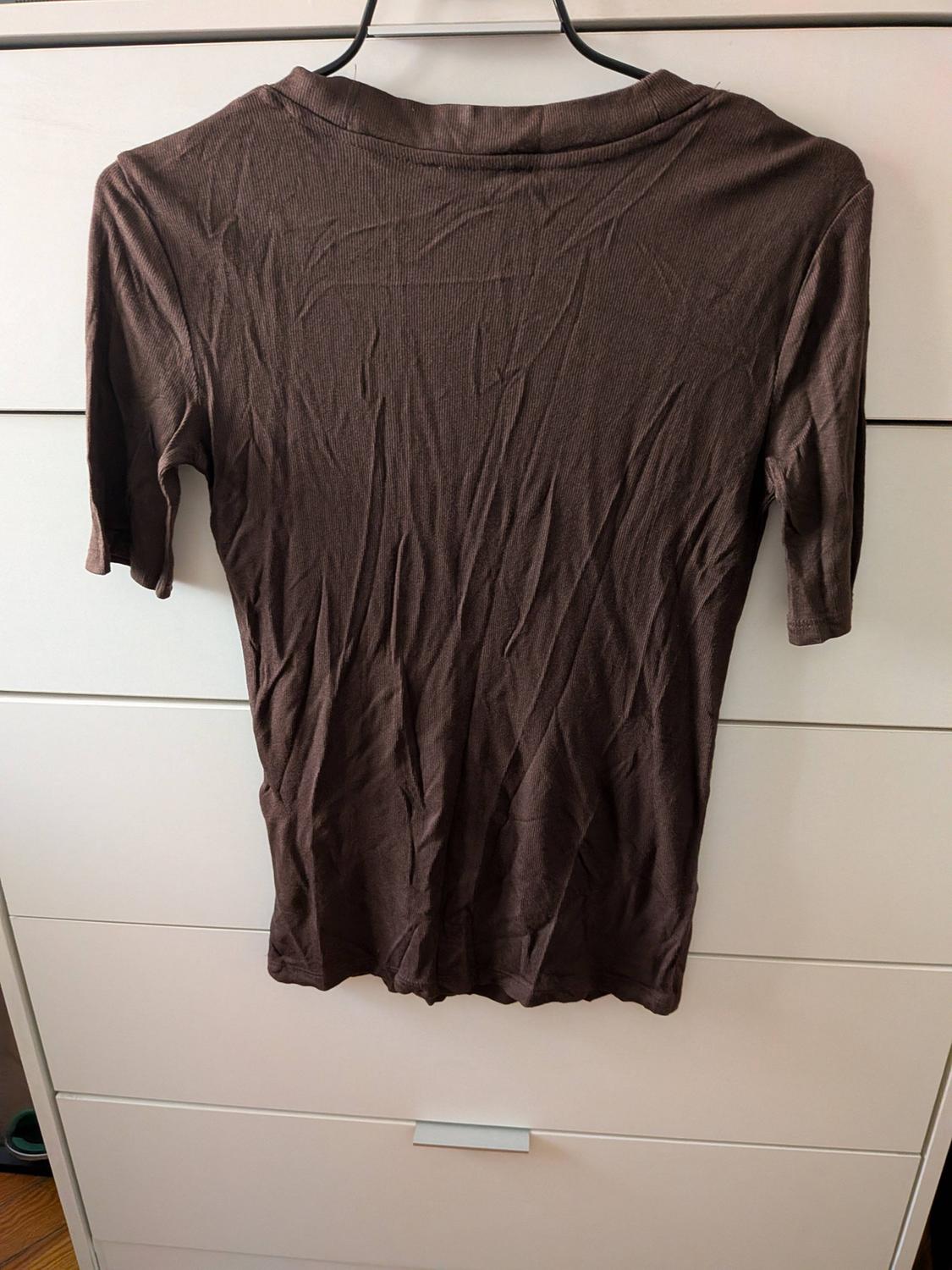 FLOWING V-NECK T-SHIRT - Image 2