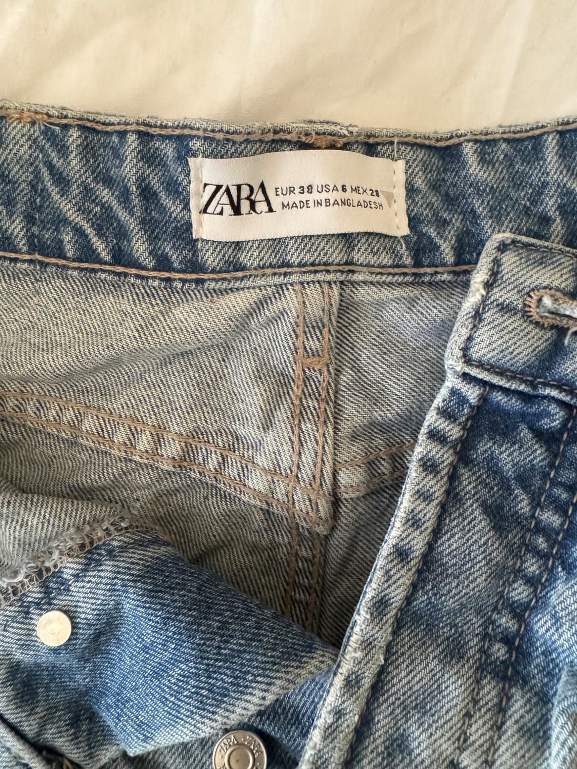 MID RISE RIPPED SHORTS - Image 3