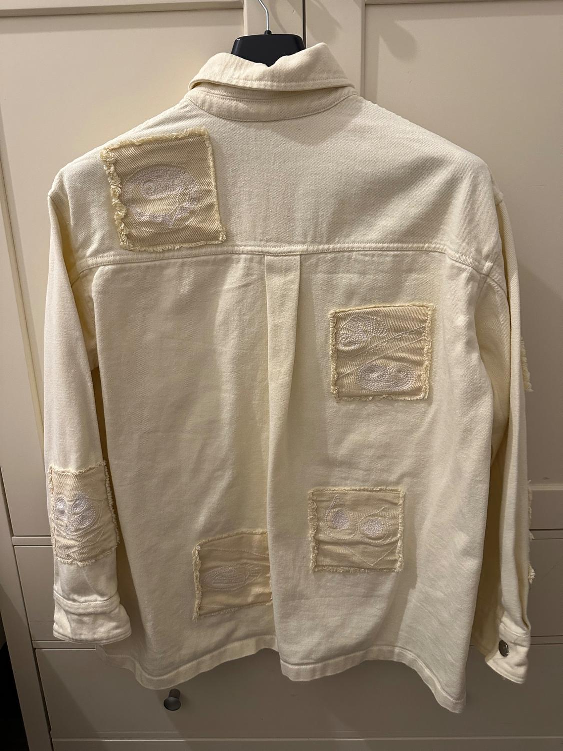 OVERSHIRT WITH EMBROIDERED PATCHES - Image 2