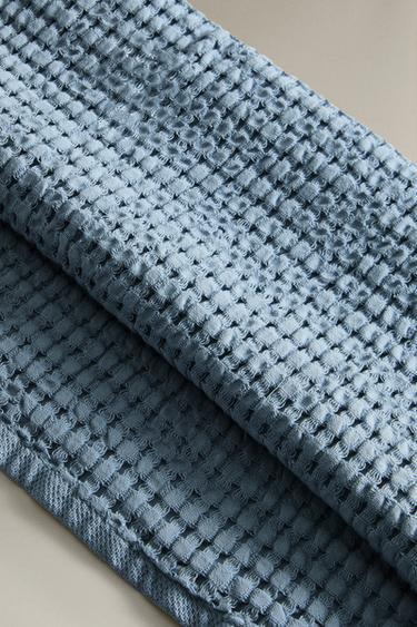 CHUNKY WAFFLE-KNIT BATH TOWEL - Light blue by Zara - Image 3