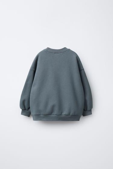 SWEAT À INSCRIPTION ET PIÈCES - Gris anthracite de Zara - Image 1