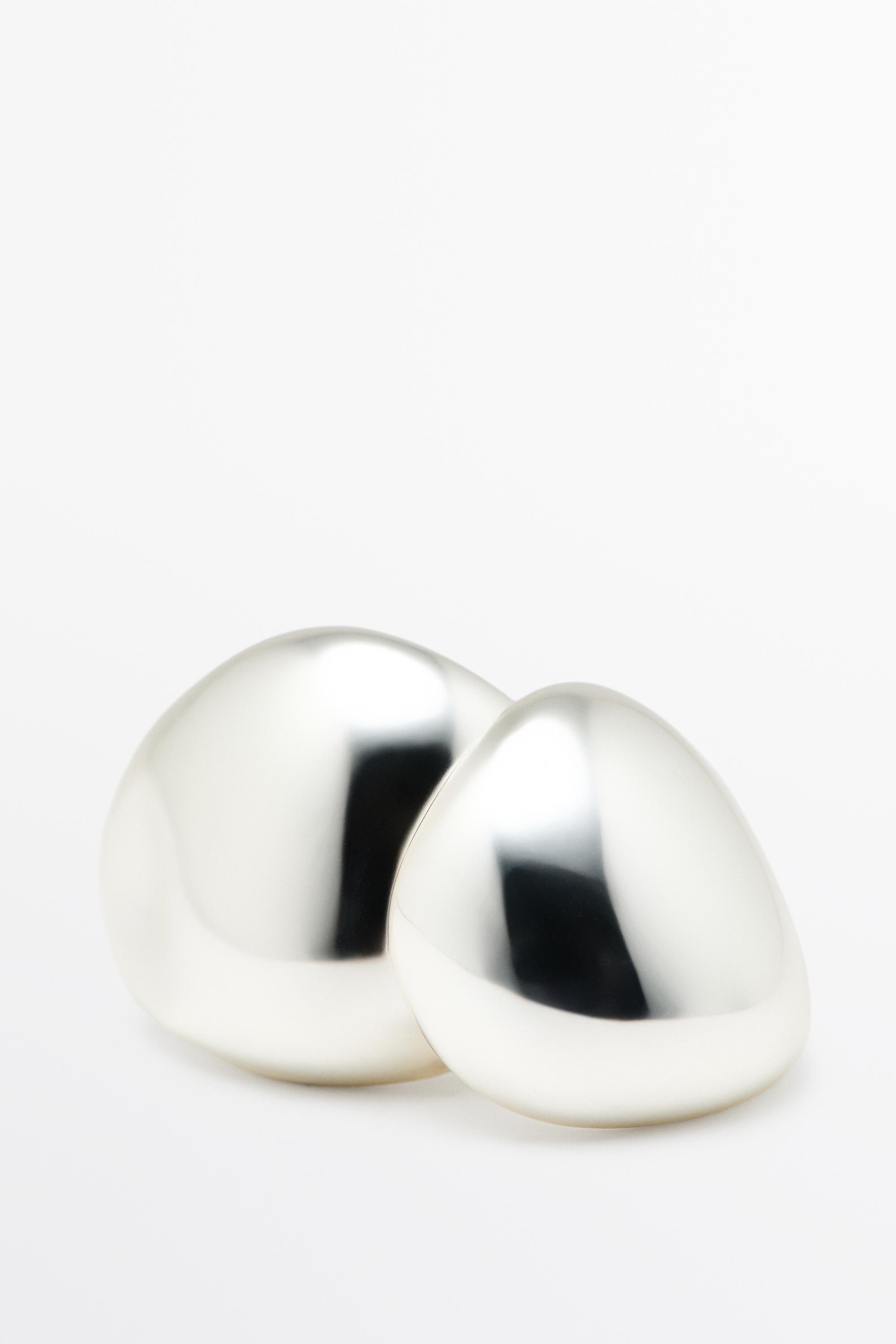Curved pebble earrings