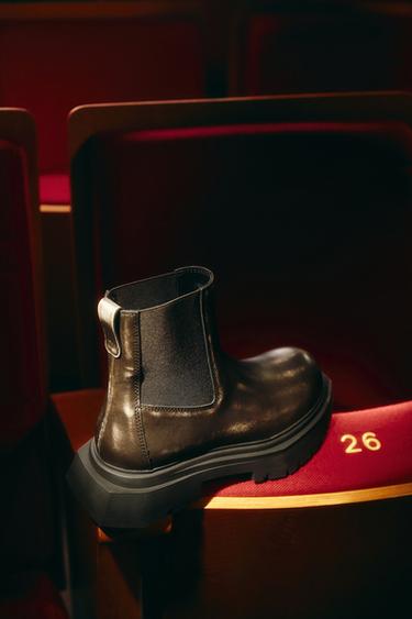 ユーズド加工ボリュームチェルシーブーツブラウンZaraのユーズド加工ボリュームチェルシーブーツ - ブラウン