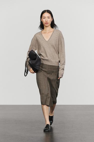 Wool blend knit V-neck sweater — Mink 1