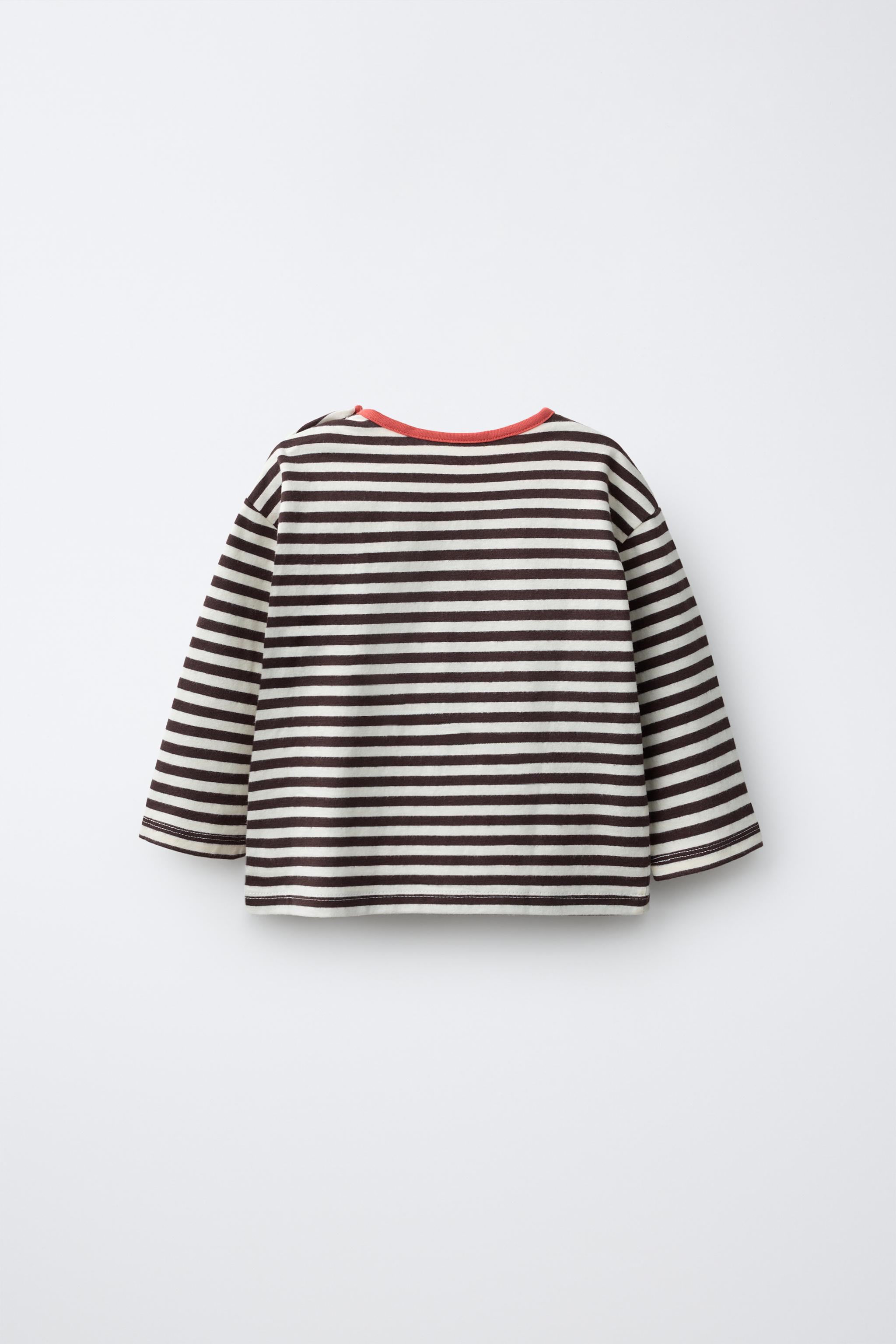 LOT DE TROIS T-SHIRTS À ÉTIQUETTE