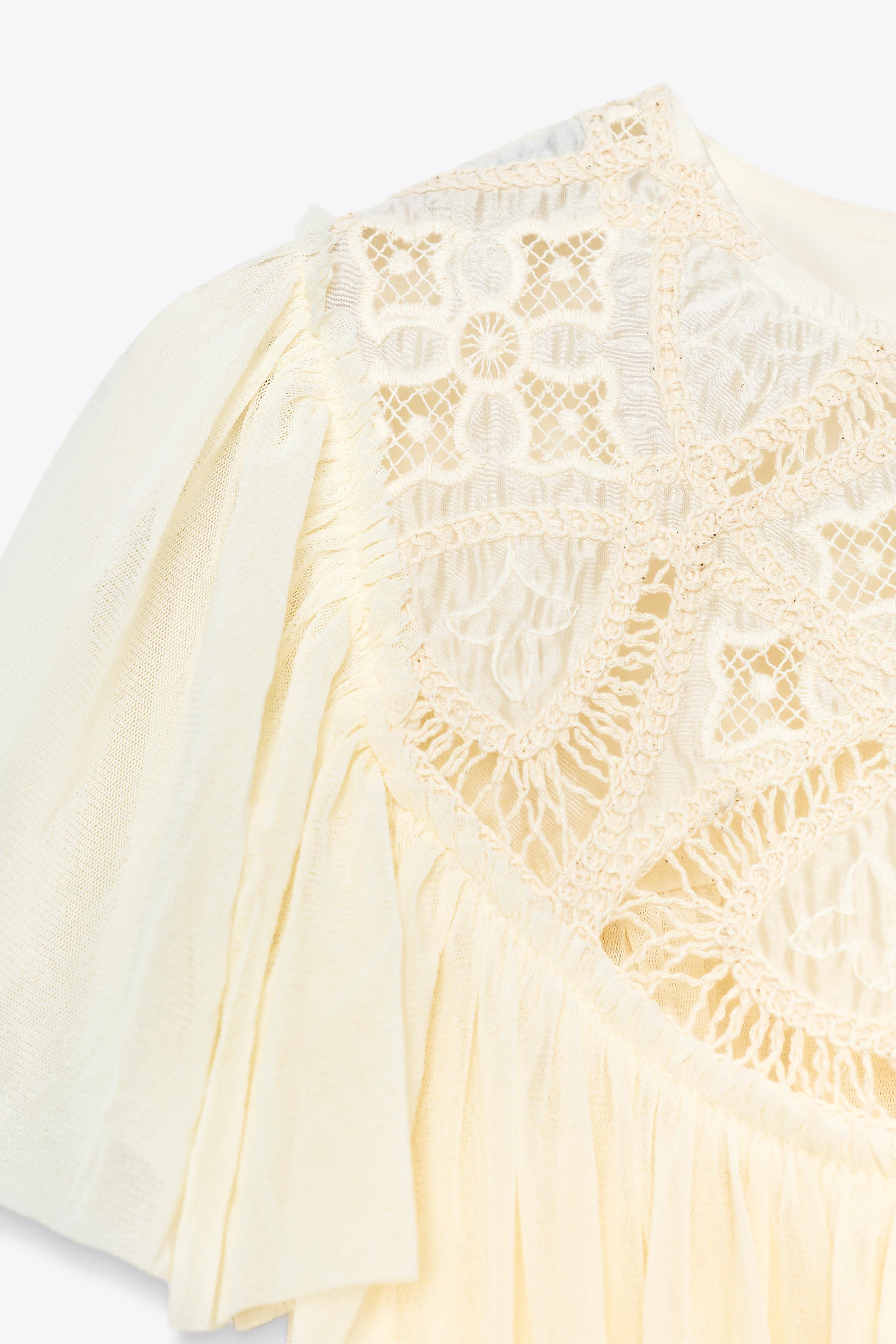 EMBROIDERED FLOWY TOP