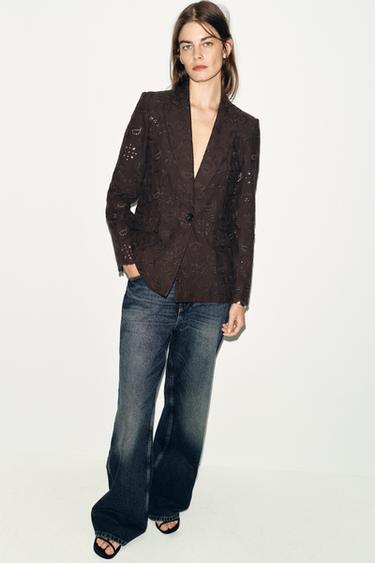 BLAZER مستقيم بكتافيات وتطريزات مثقوبة - بني الخاص بـ Zara - صورة 0