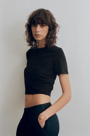 CROPPED STRETCH T-SHIRT - Black by Zara