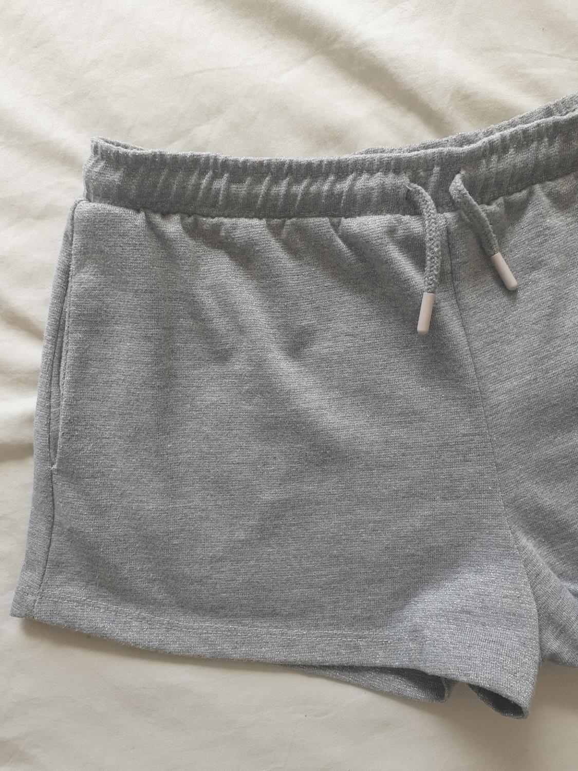 SHORT GRIS AVEC SLOGAN MÉTALLISÉE - Image 2