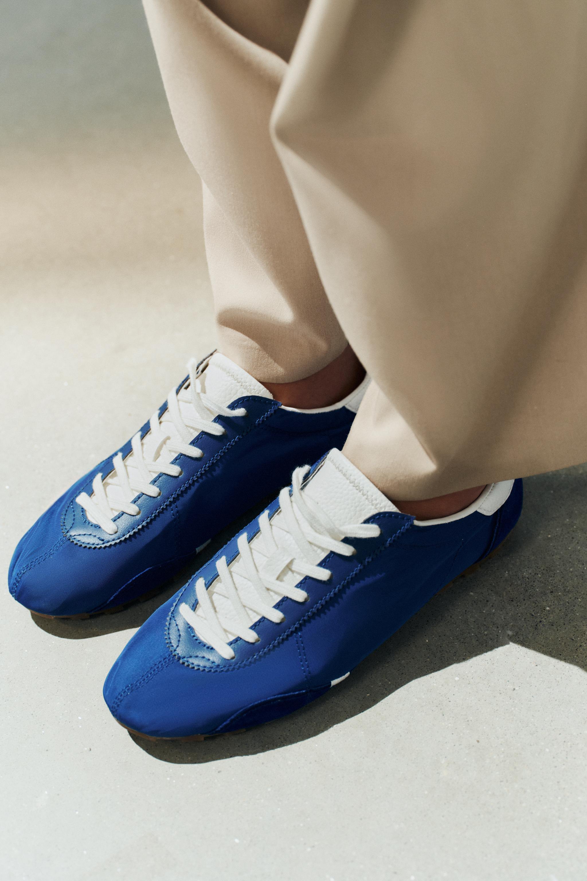 CONTRASTING HEEL SNEAKERS — Blue