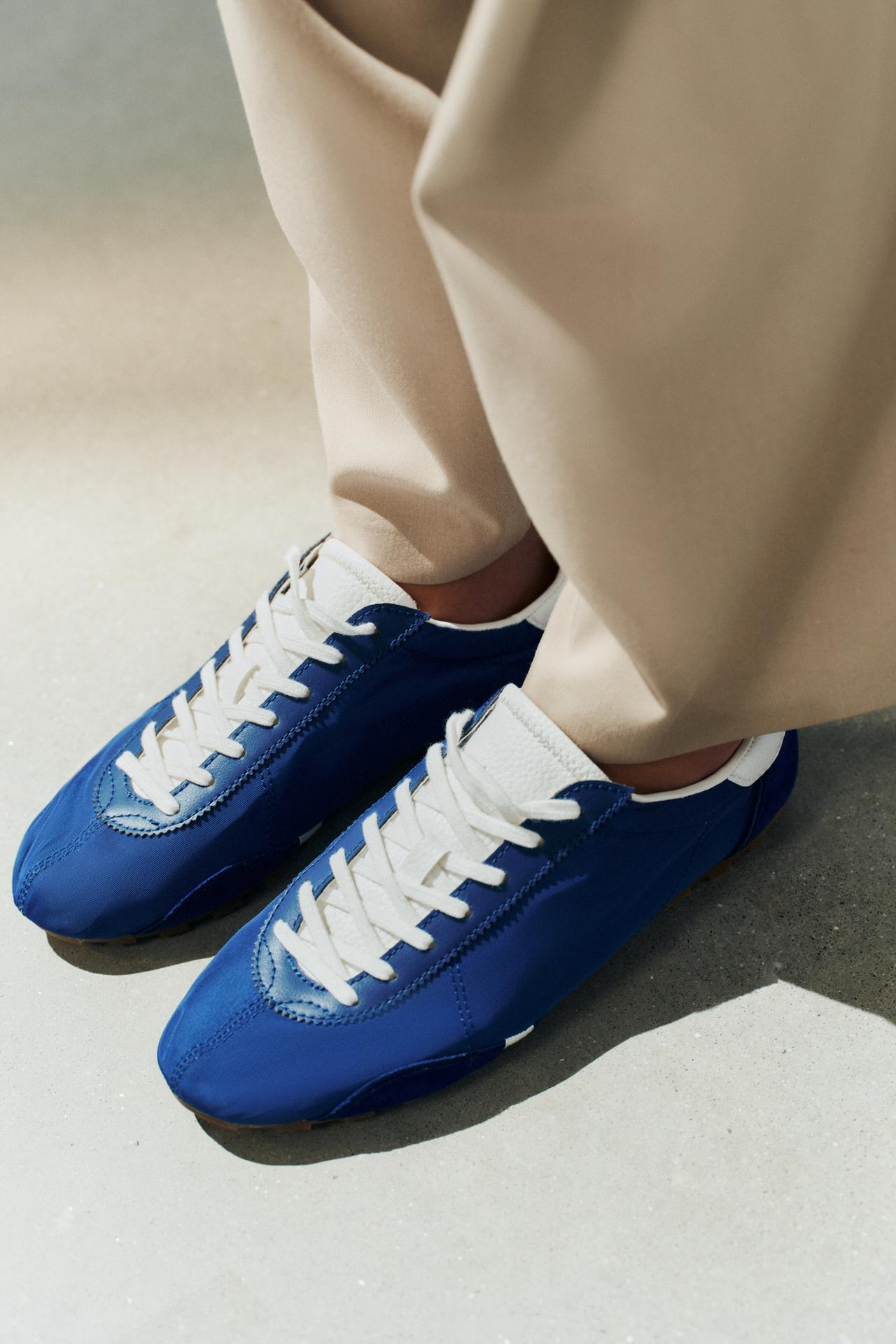 CONTRASTING HEEL SNEAKERS — Blue