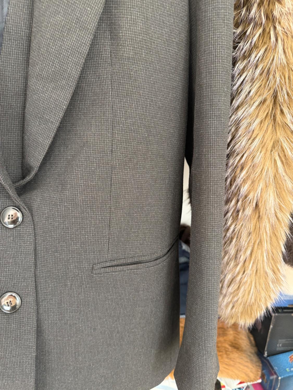 BLAZER WITH SHOULDER PADS AND BACK BUTTON DETAIL - Image 5