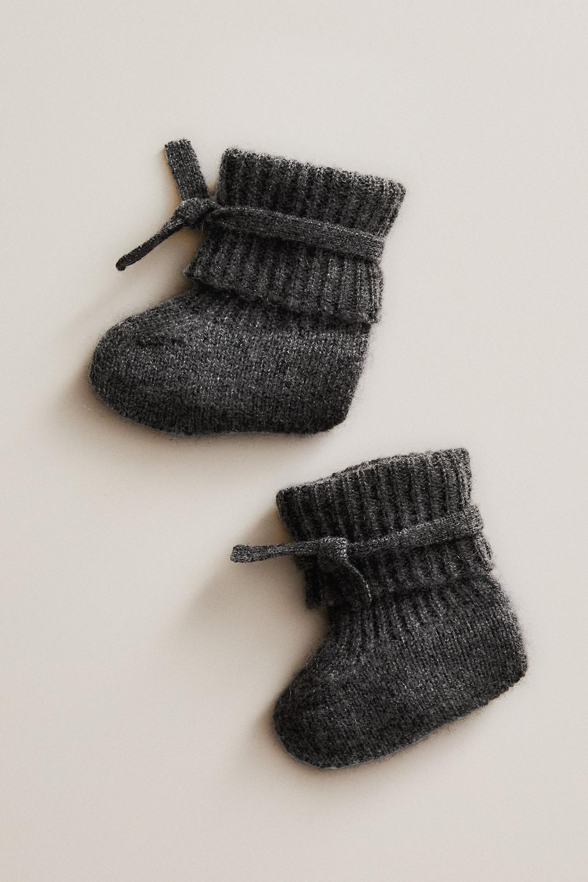 CASHMERE CABLE-KNIT BABY BOOTIES
