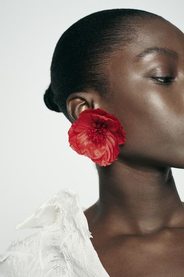 СЕРЬГИ «ЦВЕТЫ» ИЗ ТКАНИ СО СТРАЗАМИ — КРАСНЫЙ от Zara — изображение 0