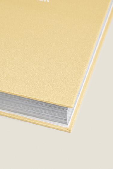 LIVRE VERSACE CATWALK - Jaune de Zara - Image 2