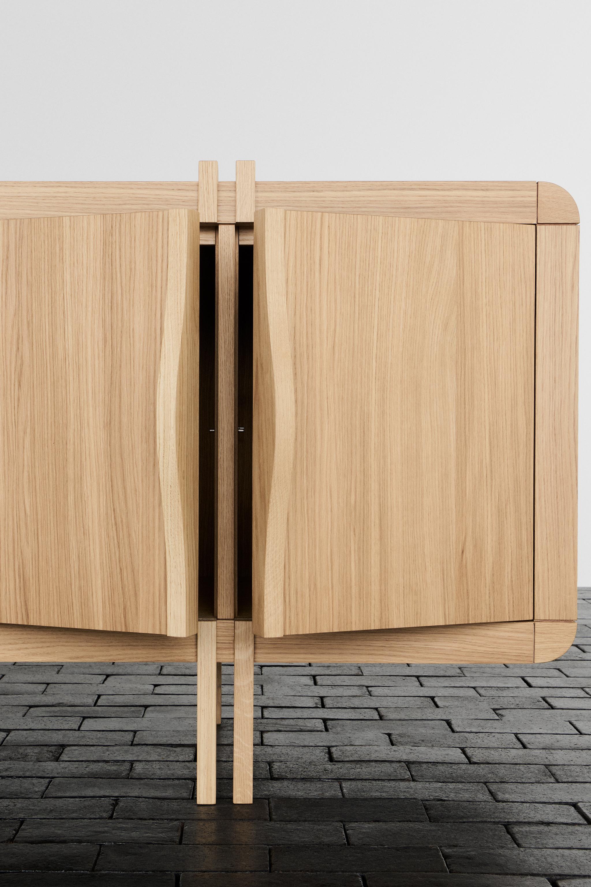 THE PATIENT SIDEBOARD