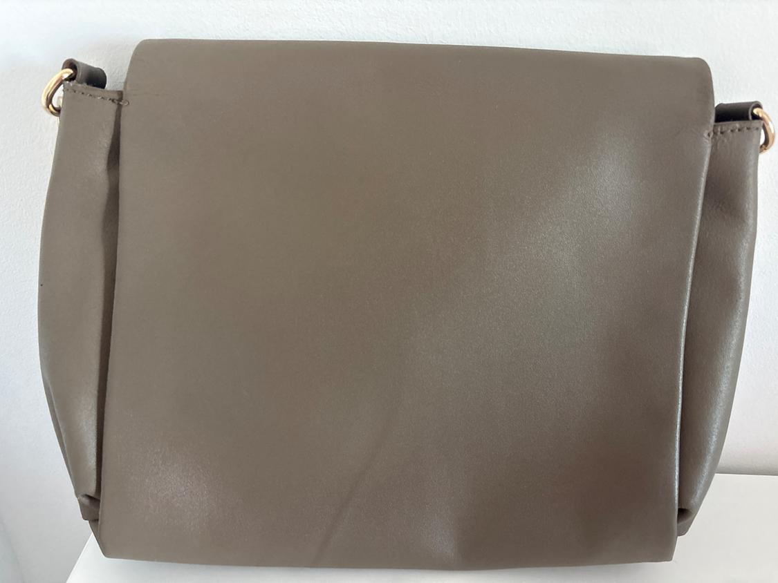 LEATHER CROSSBODY BAG WITH PLEATED STRAP DETAIL - Image 3
