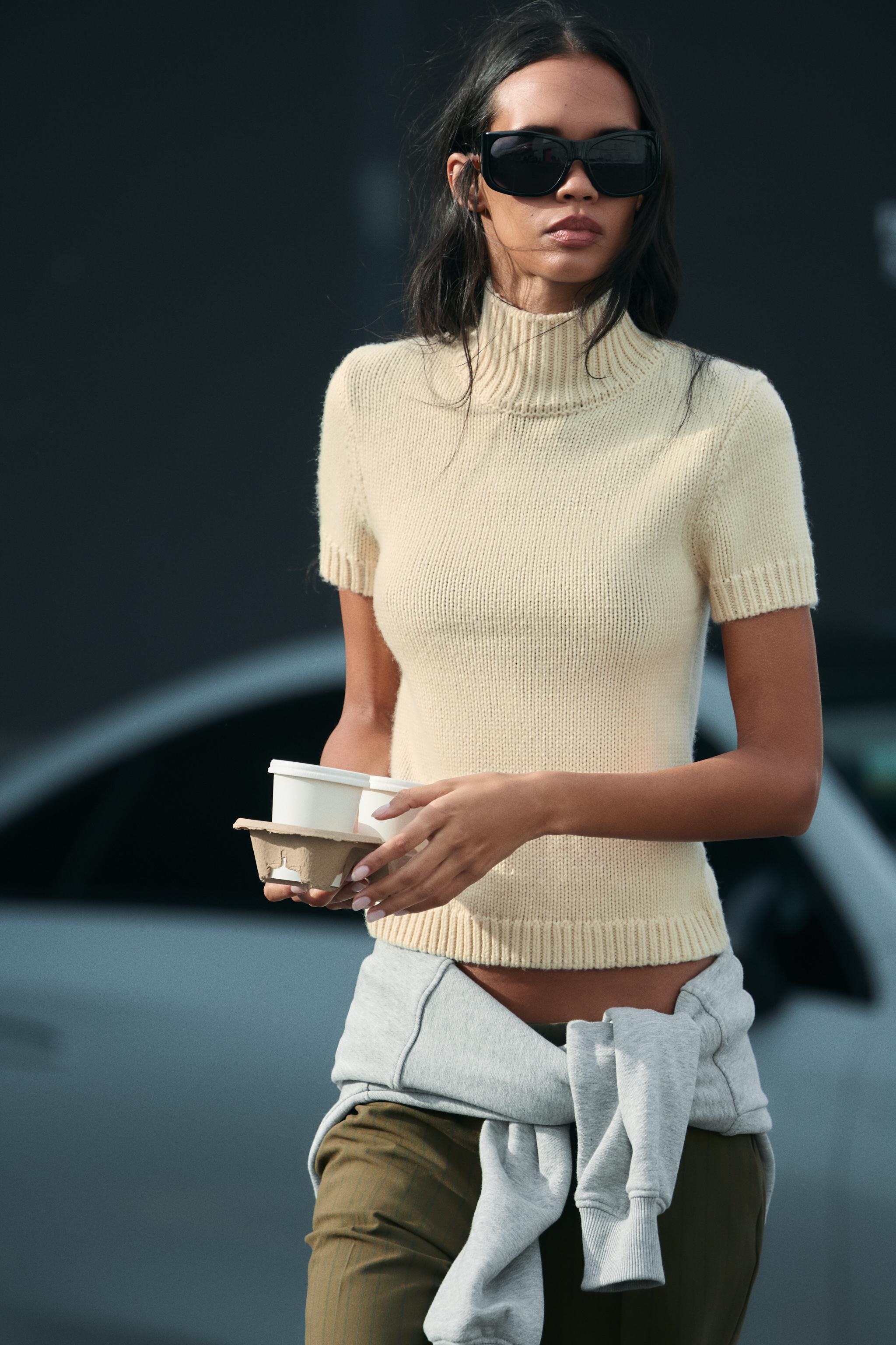 SHORT SLEEVE KNIT SWEATER