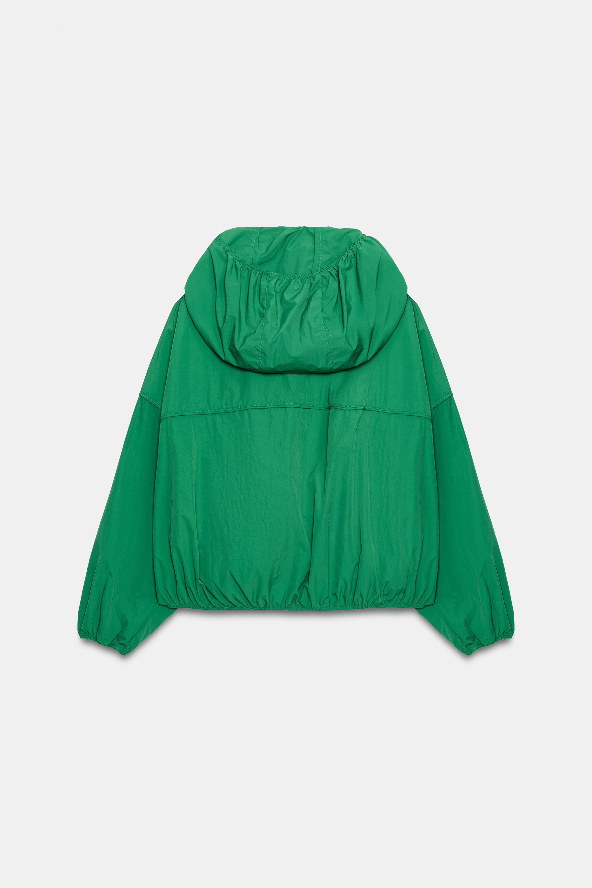 VESTE EN TISSU TECHNIQUE À CAPUCHE