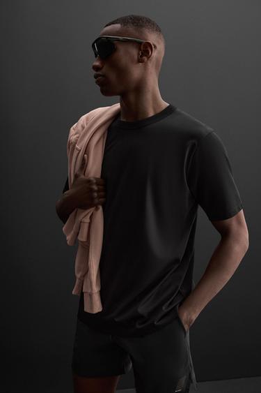 T-SHIRT D'ENTRAÎNEMENT COUPE DÉCONTRACTÉE - Noir de Zara - Image 4
