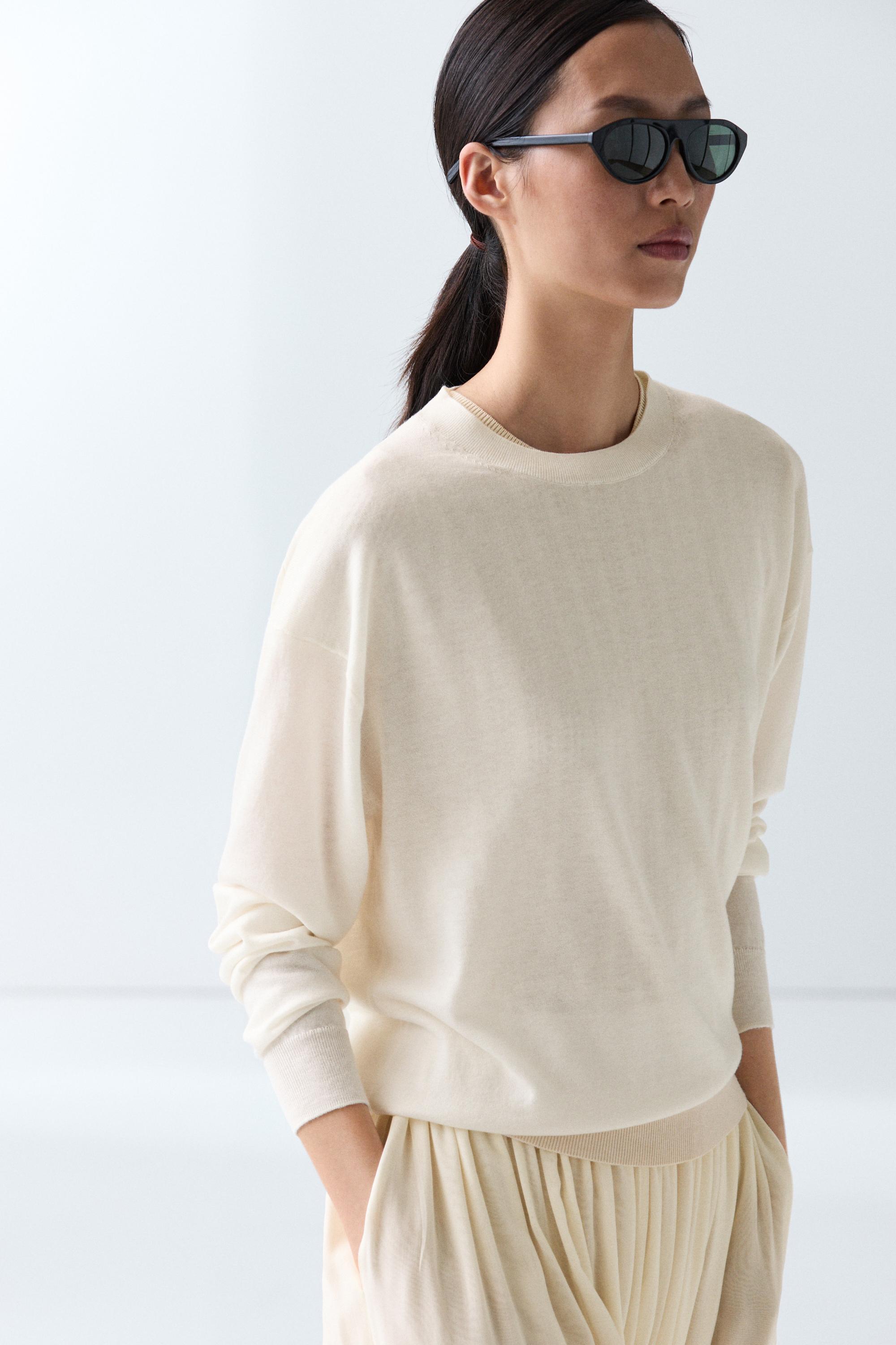 Fine knit round neck sweater — Ecru