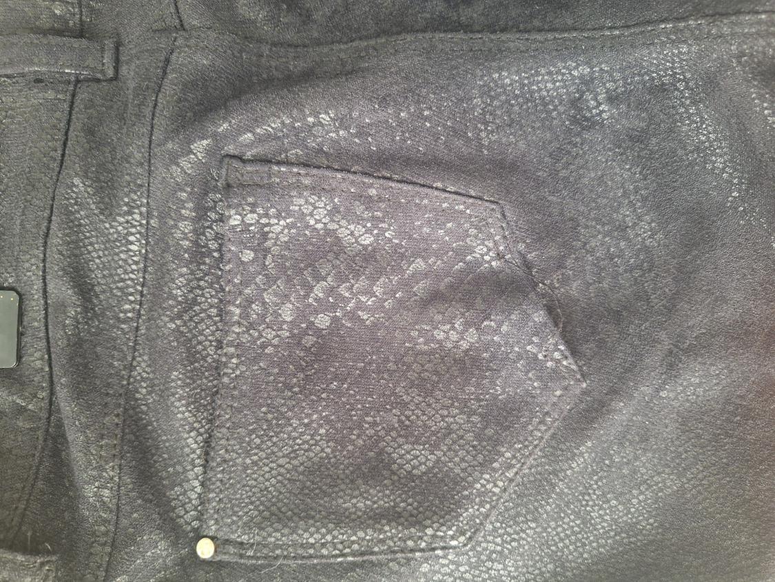 PANTALONES PITILLO NEGROS ESTAMPADO SERPIENTE - Image 8