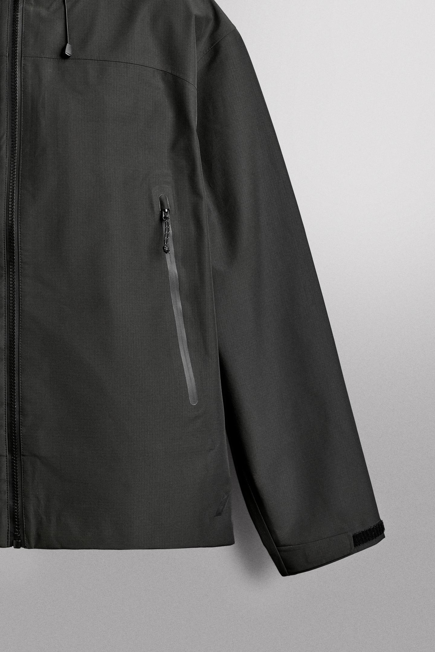 Мужская куртка Zara Waterproof Technical, цвет: Чёрный — фото 4