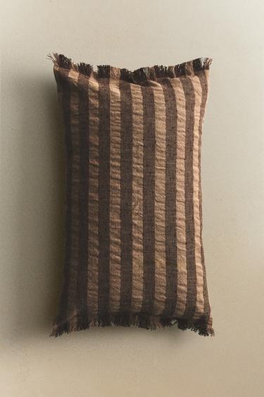 GESTREIFTER KISSENBEZUG - Beige von Zara