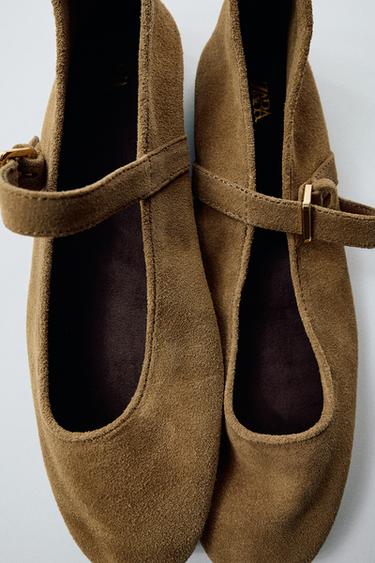 Ballerina aus Veloursleder - Dunkles Rostbraun von Zara