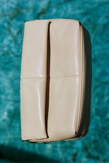 BOLSO SOBRE ACOLCHADO - Crudo de Zara - Imagen 0
