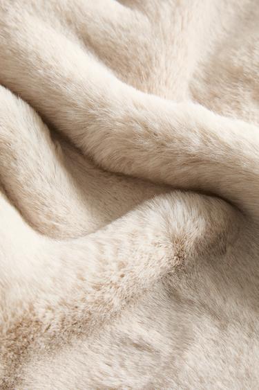 FAUX FUR THROW - Light beige by Zara