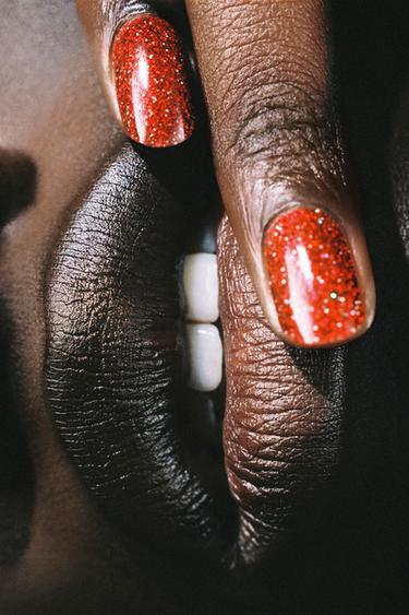 ZARA RED SPARKLE NAIL WRAPS - Effet ongles en gel - prêt à teindre de Zara