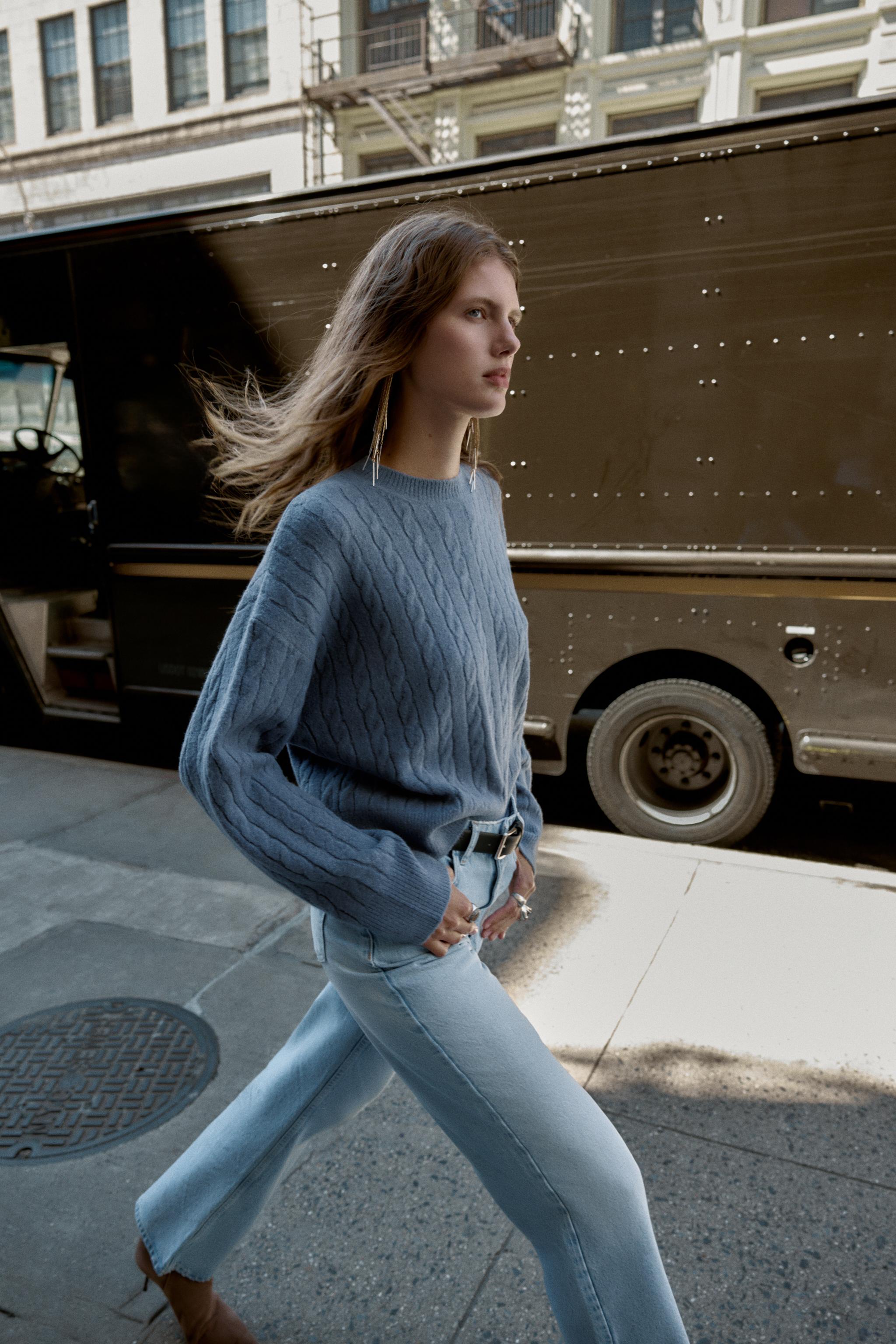 PULL EN MAILLE À TORSADES