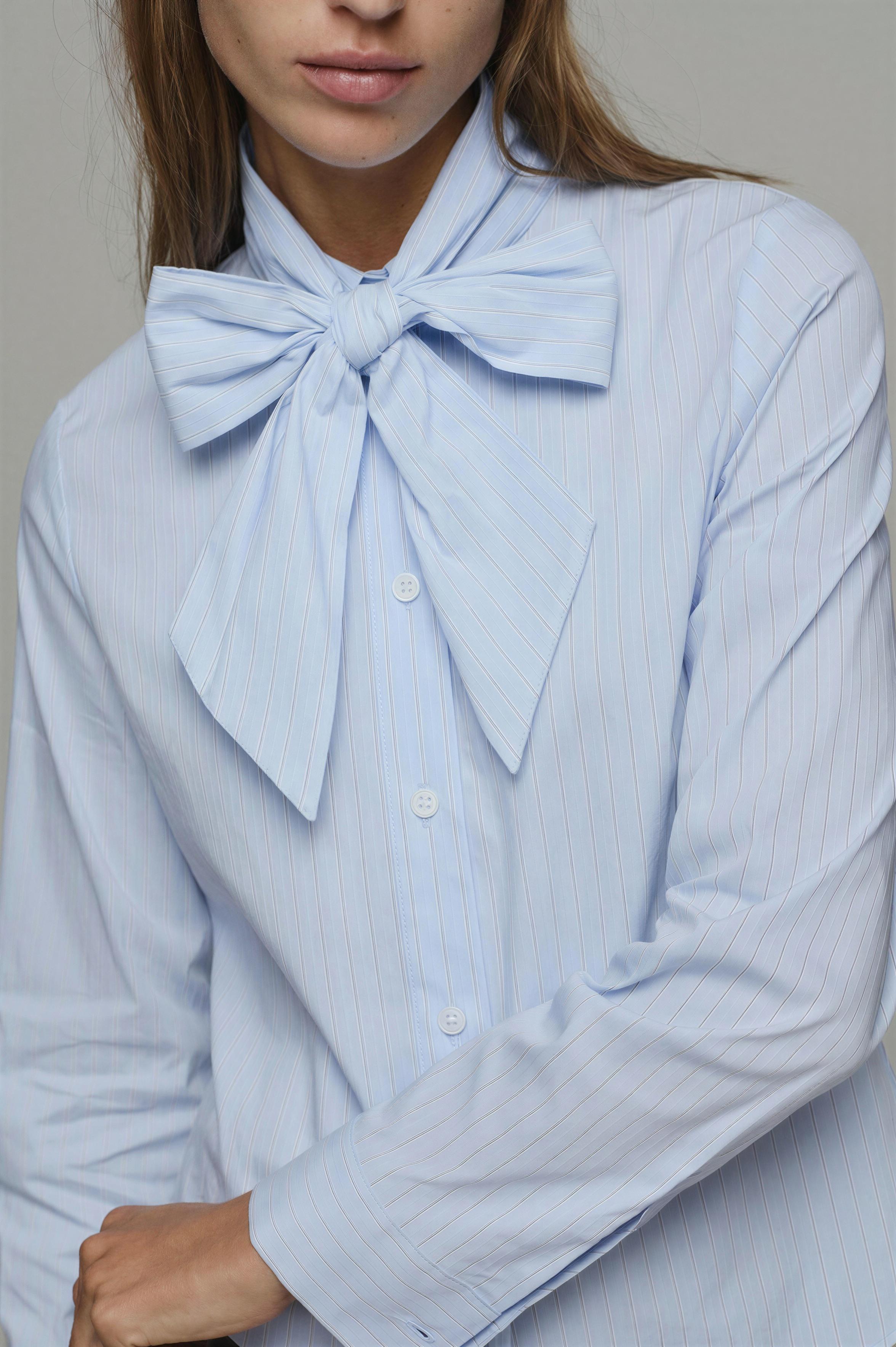 STRIPED TIE-NECK BLOUSE