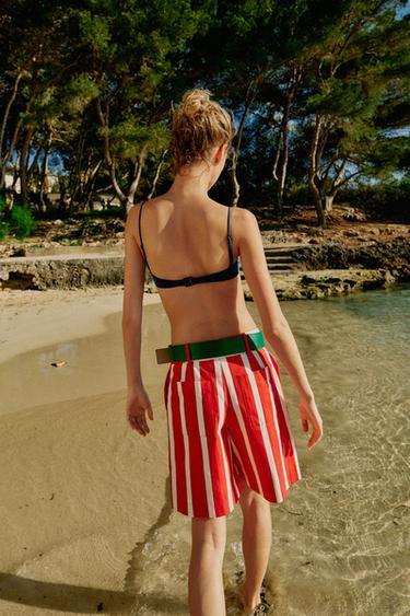 SHORT À RAYURES AVEC CEINTURE - Écru / Rouge de Zara - Image 4