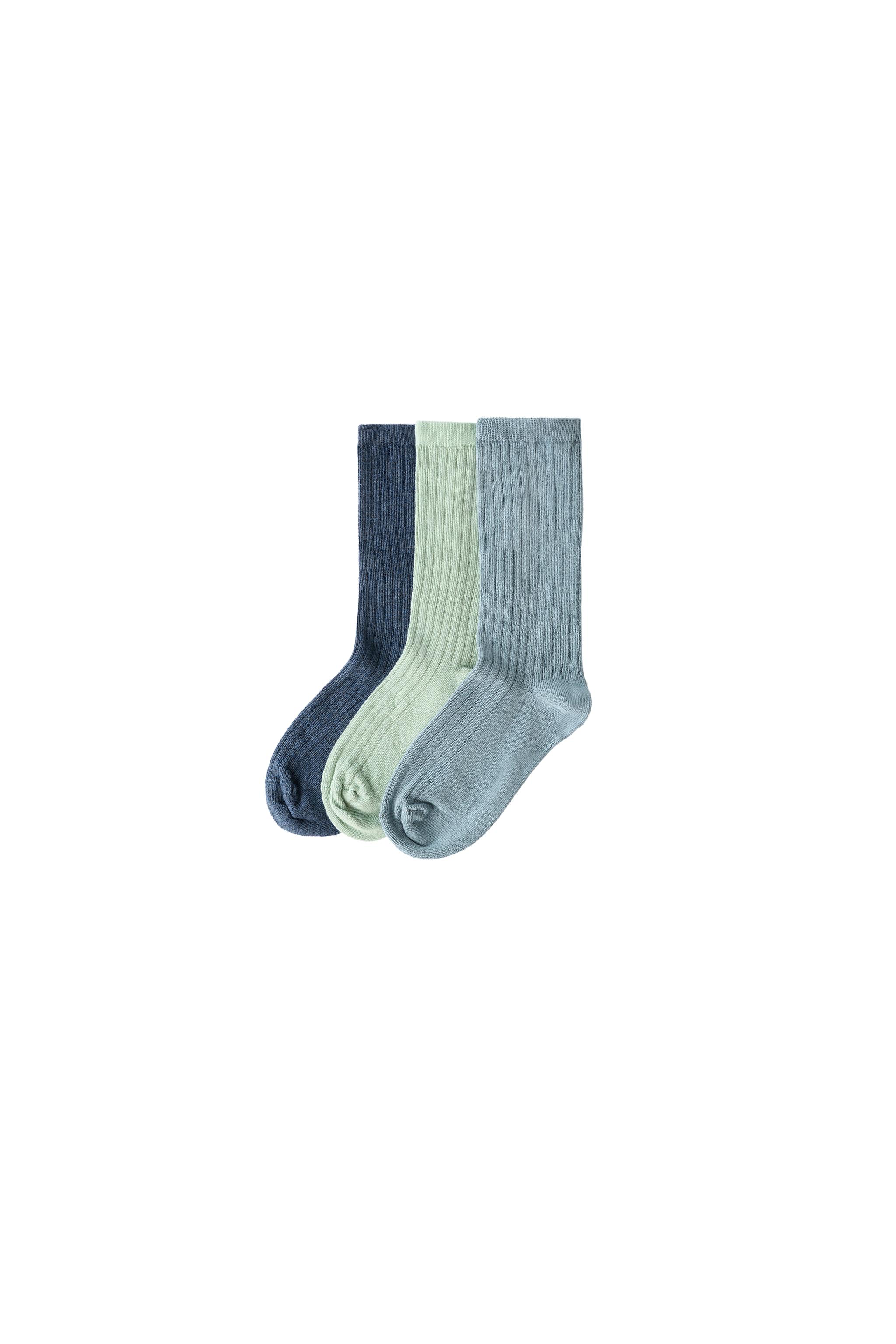 THREE-PACK RIBBED MID-CALF SOCKS