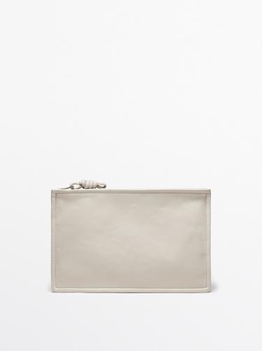 Bolso pequeño pouch nudo piel napa - Blanco de Zara