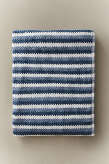 GEOMETRIC JACQUARD BATH TOWEL - Blues by Zara