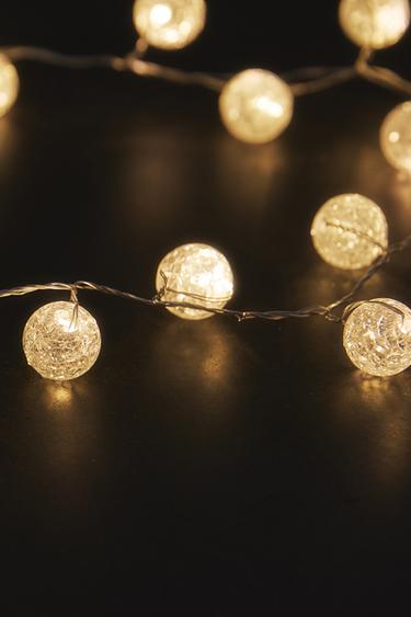 LIGHT-UP BALLS CHRISTMAS GARLAND – Fehér a ZARA-tól