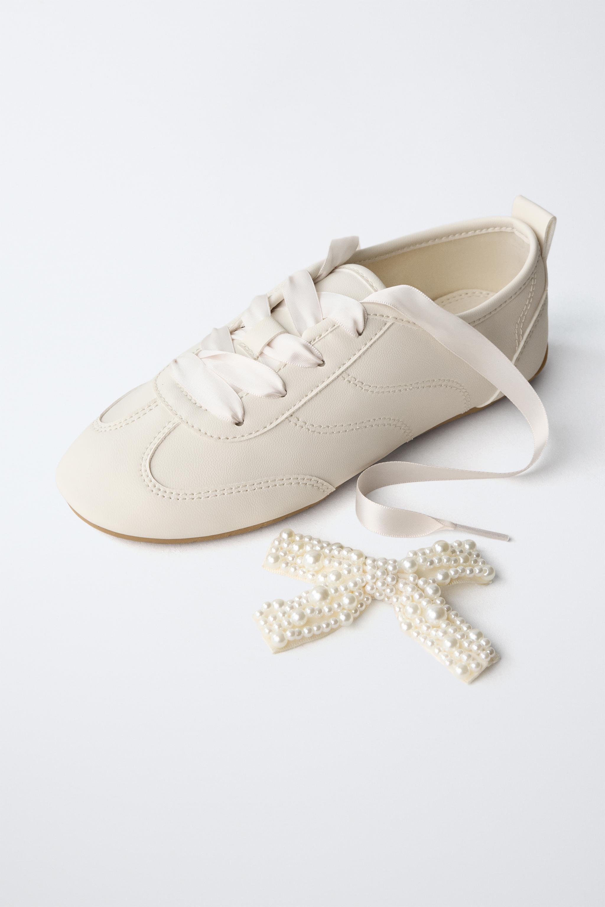 ATHLETIC SHOES WITH BOWS