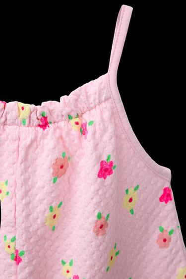 KURZER OVERALL MIT STRUKTURMUSTER - Rosa von Zara
